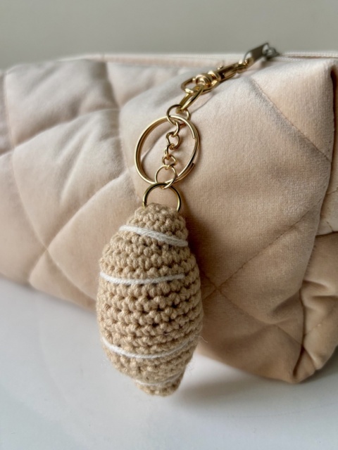 Brelok szydełkowy CROISSANT