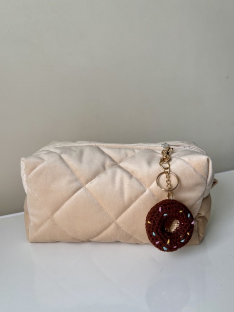 Brelok szydełkowy DONUT Z CZEKOLADOWĄ POLEWĄ