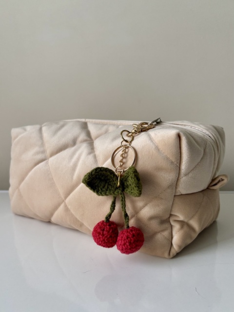 Brelok szydełkowy WISIENKI