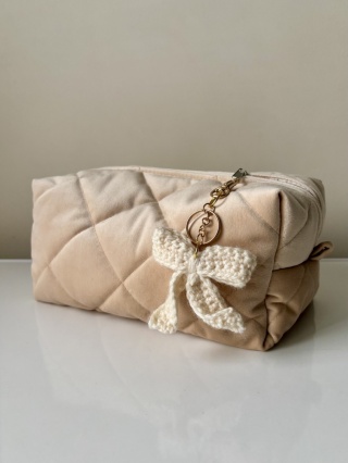 Brelok szydełkowy z wełny KOKARDKA ECRU