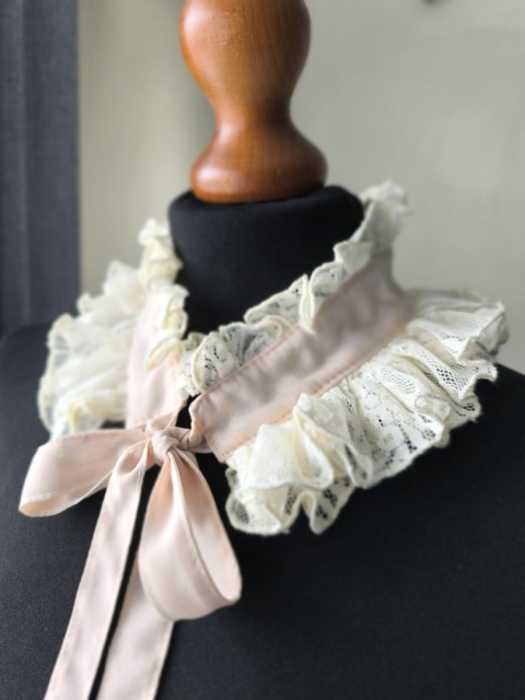 Kołnierz - stójka w stylu vintage ROMANCE