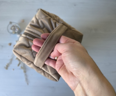 Kosmetyczka welurowa BOX BEIGE VELVET L